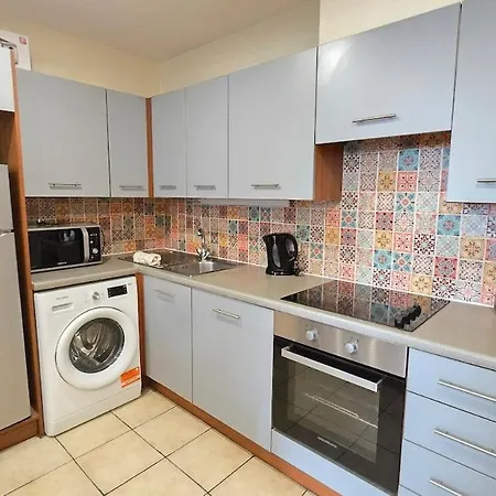 Charming Newly Renovated 2 Bed With Free Parking 아파트 골웨이
