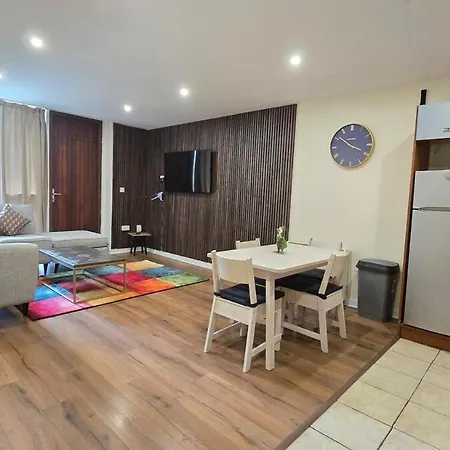Charming Newly Renovated 2 Bed With Free Parking *